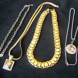 Lot of necklaces with 1 cookie lee